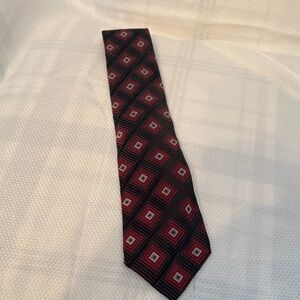 Van Heusen Geometric Black and Red Tie 100% Silk one size